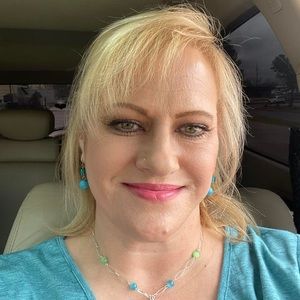 Meet your Posher, Dana